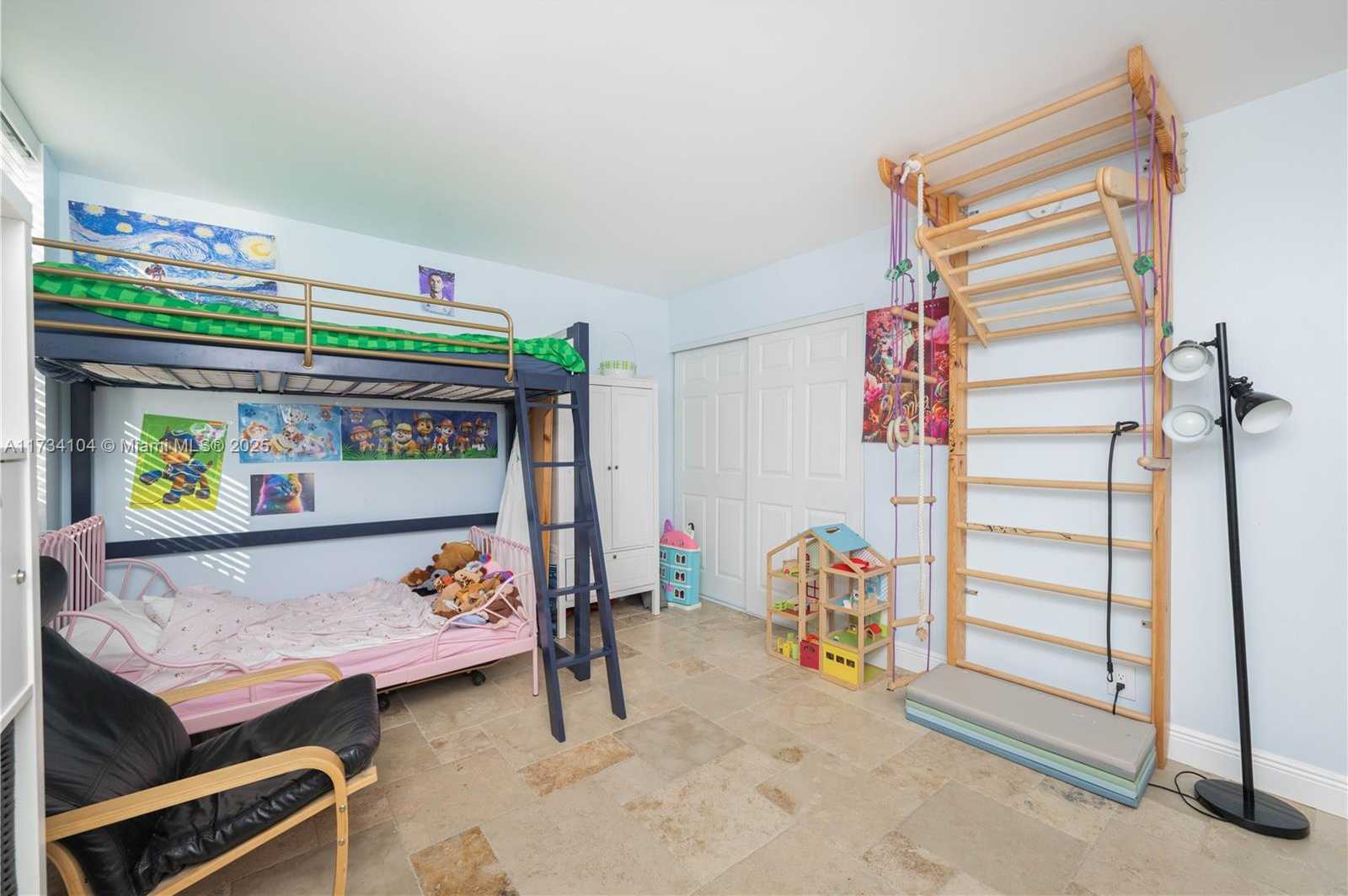 Small Image of 437 GOLDEN ISLES DR #8D, Hallandale Beach Number 24