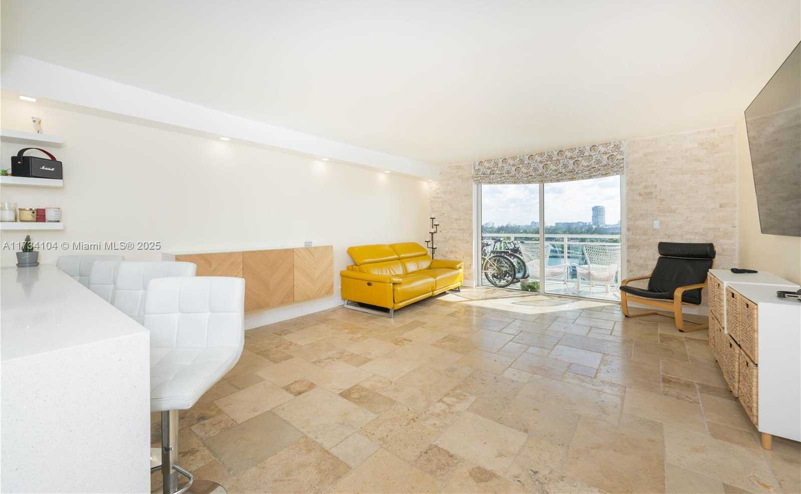 Small Image of 437 GOLDEN ISLES DR #8D, Hallandale Beach Number 28
