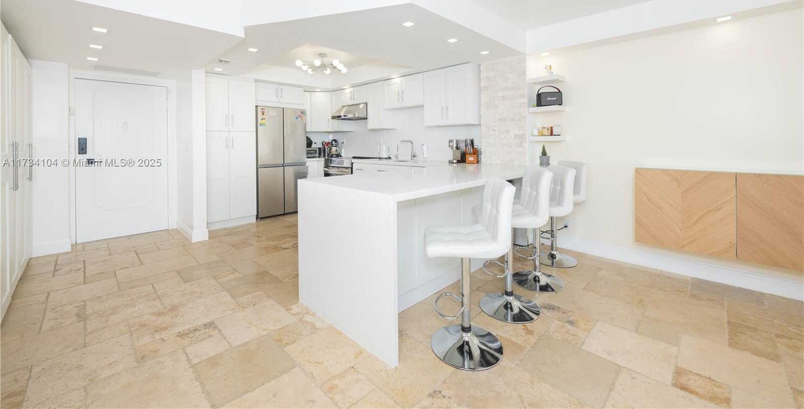 Small Image of 437 GOLDEN ISLES DR #8D, Hallandale Beach Number 3