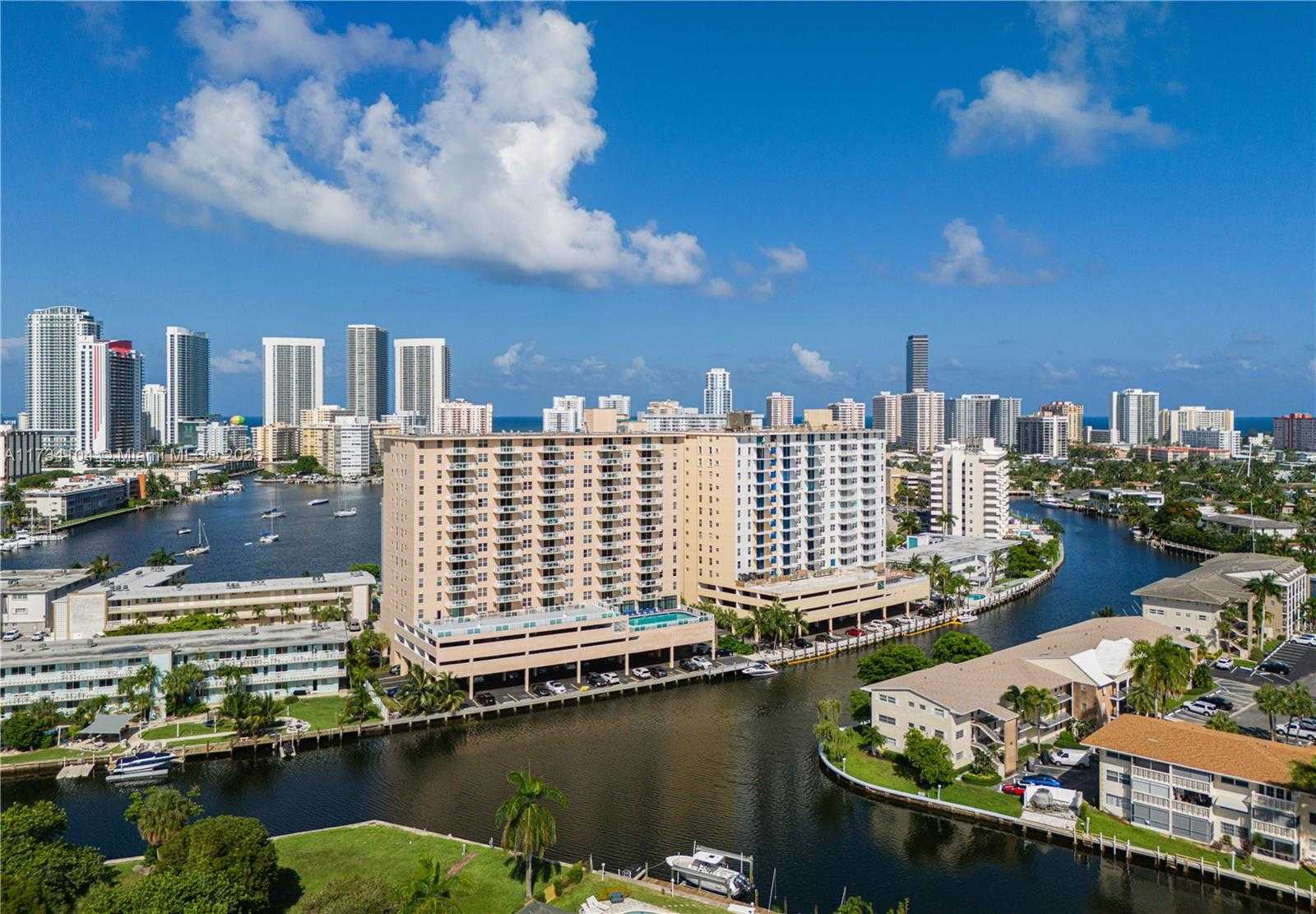 Small Image of 437 GOLDEN ISLES DR #8D, Hallandale Beach Number 32