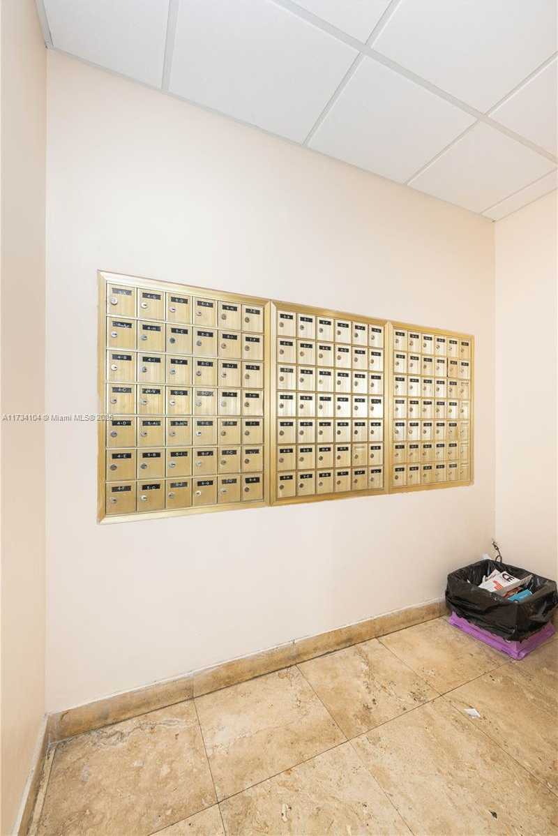Small Image of 437 GOLDEN ISLES DR #8D, Hallandale Beach Number 38