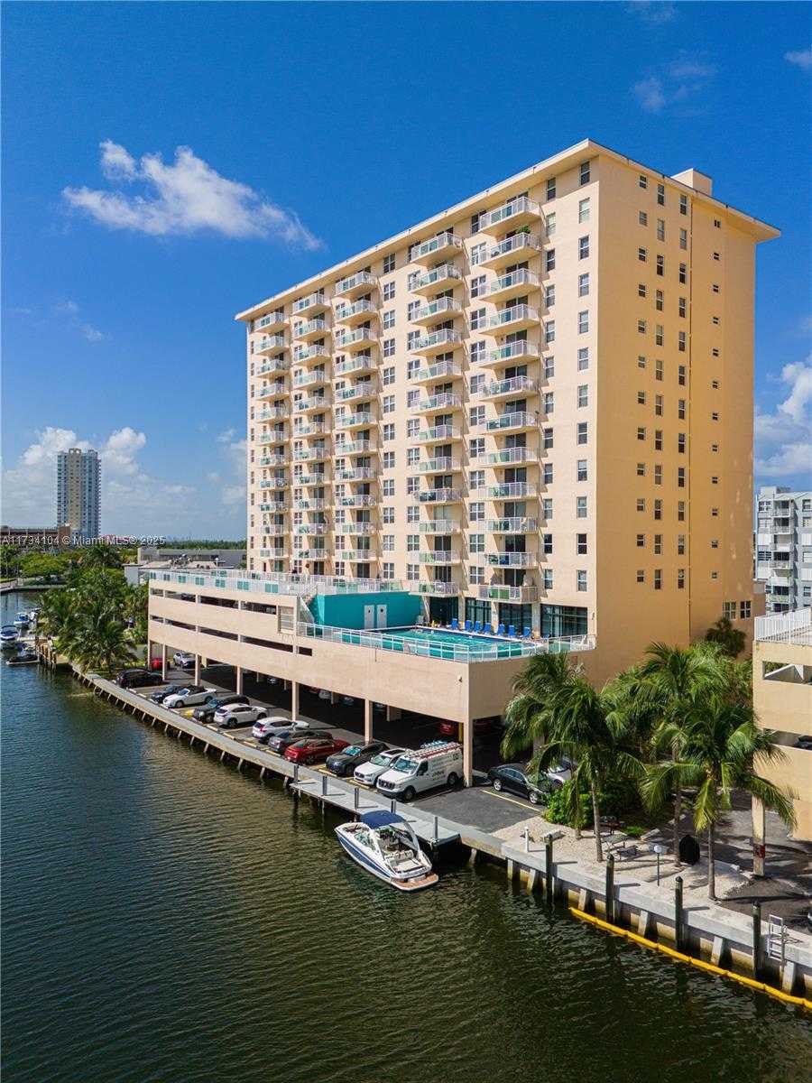 Small Image of 437 GOLDEN ISLES DR #8D, Hallandale Beach Number 39