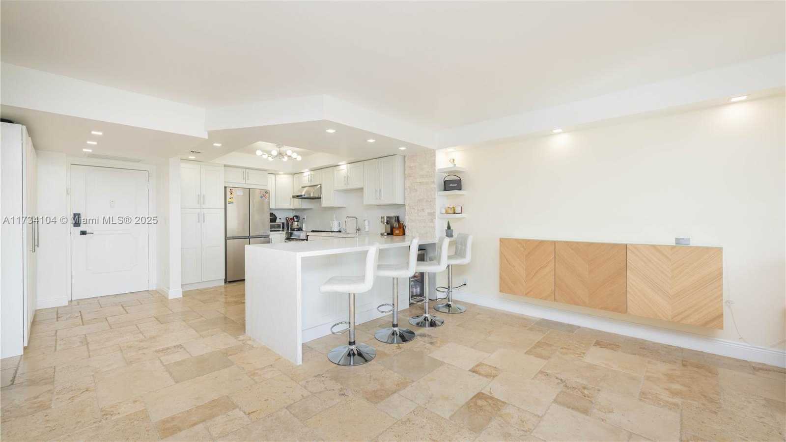 Small Image of 437 GOLDEN ISLES DR #8D, Hallandale Beach Number 7