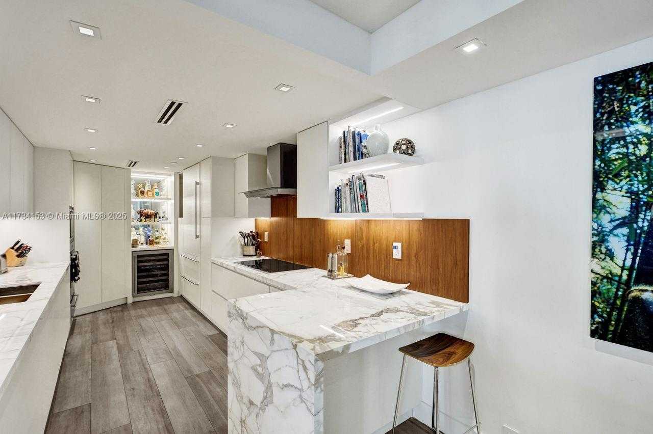 Small Image of 1121 Crandon Blvd, Key Biscayne, FL 33149, USA Number 16