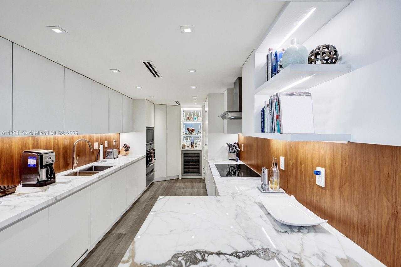 Small Image of 1121 Crandon Blvd, Key Biscayne, FL 33149, USA Number 17