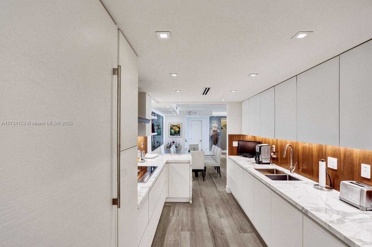 Small Image of 1121 Crandon Blvd, Key Biscayne, FL 33149, USA Number 19