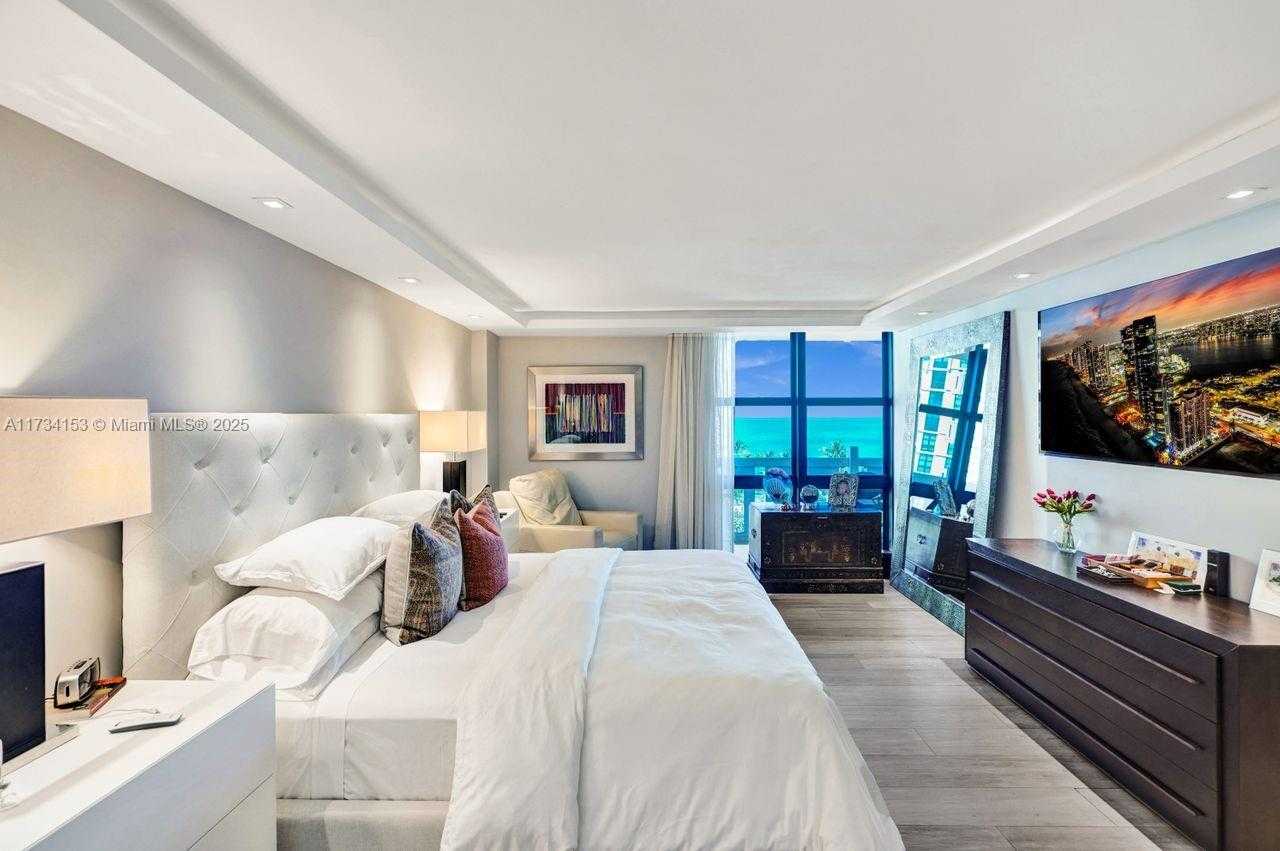 Small Image of 1121 Crandon Blvd, Key Biscayne, FL 33149, USA Number 23