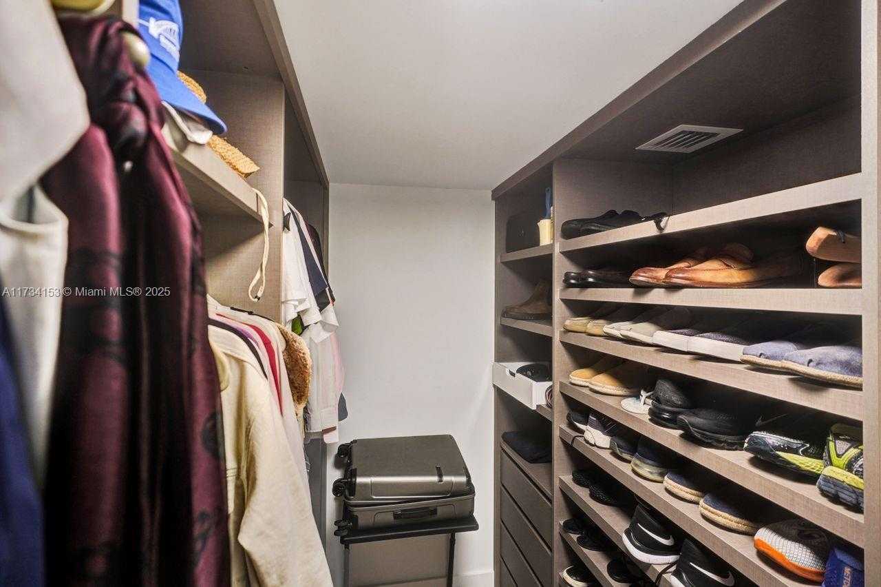 Small Image of 1121 Crandon Blvd, Key Biscayne, FL 33149, USA Number 26