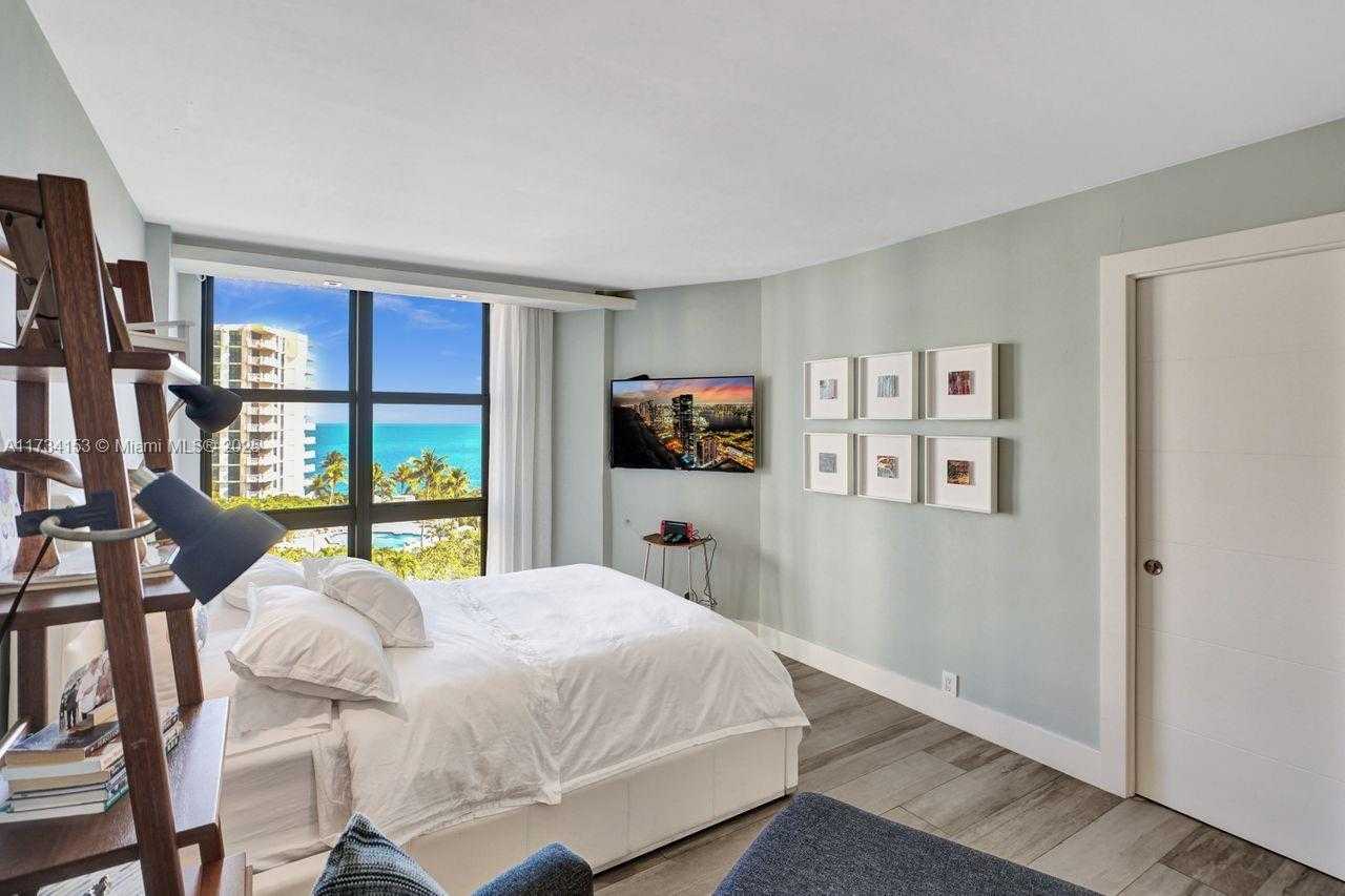 Small Image of 1121 Crandon Blvd, Key Biscayne, FL 33149, USA Number 28