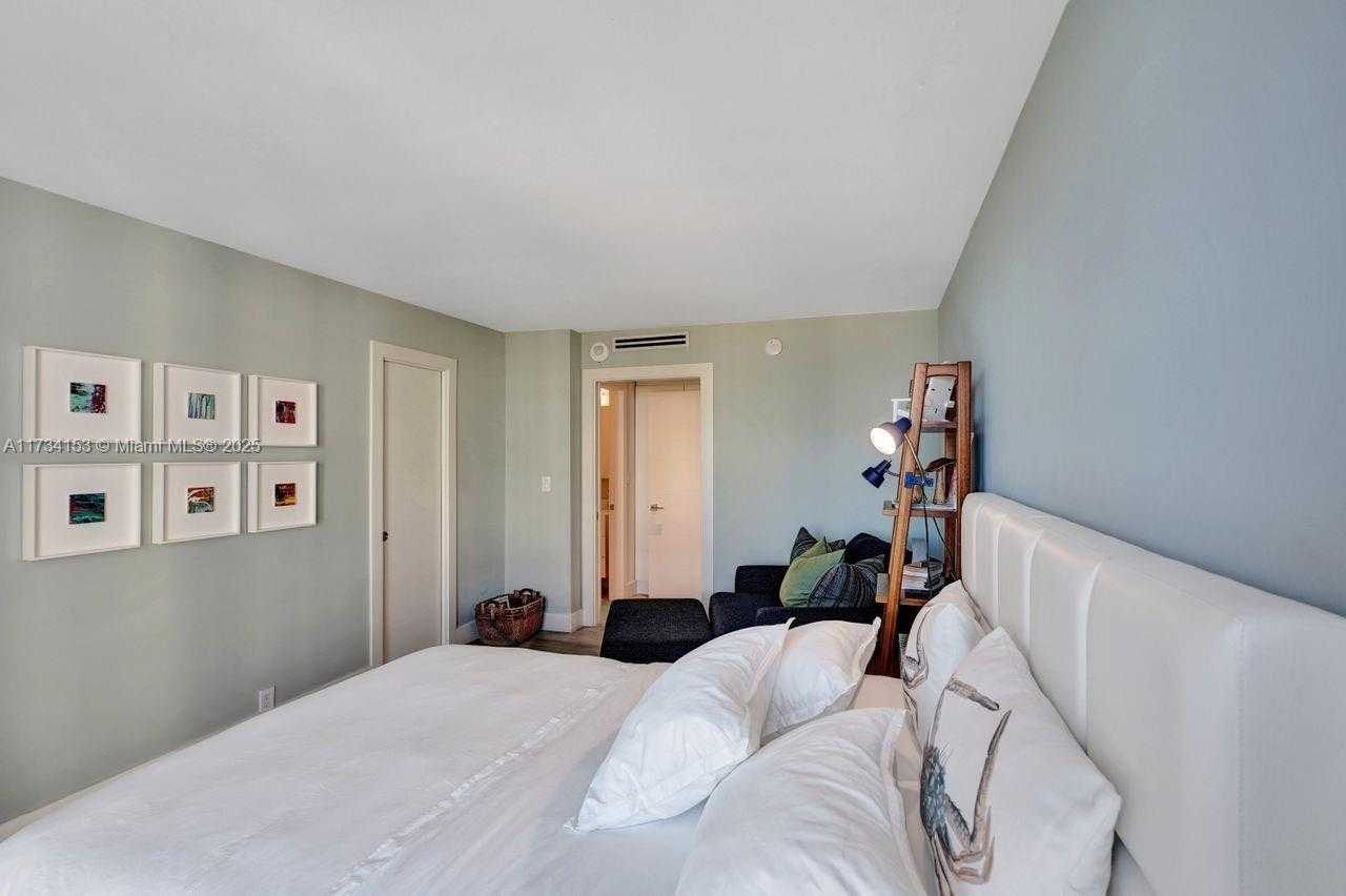 Small Image of 1121 Crandon Blvd, Key Biscayne, FL 33149, USA Number 30