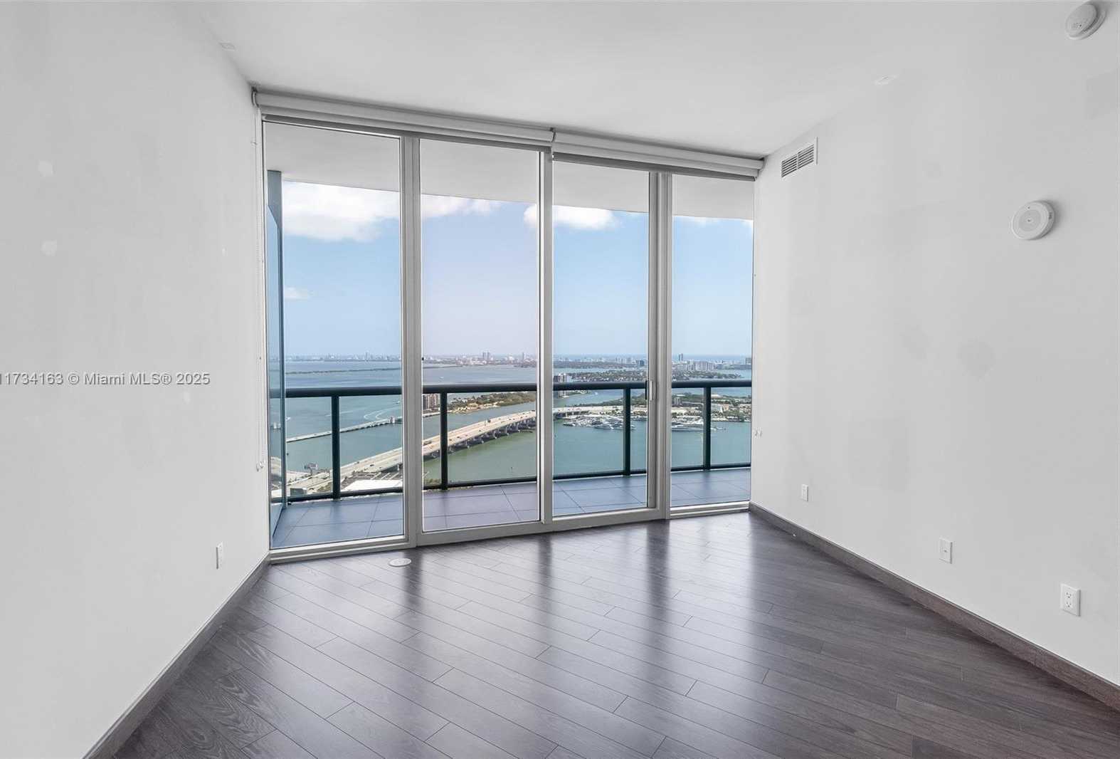 Small Image of 888 BISCAYNE BLVD #4810, Miami Number 14