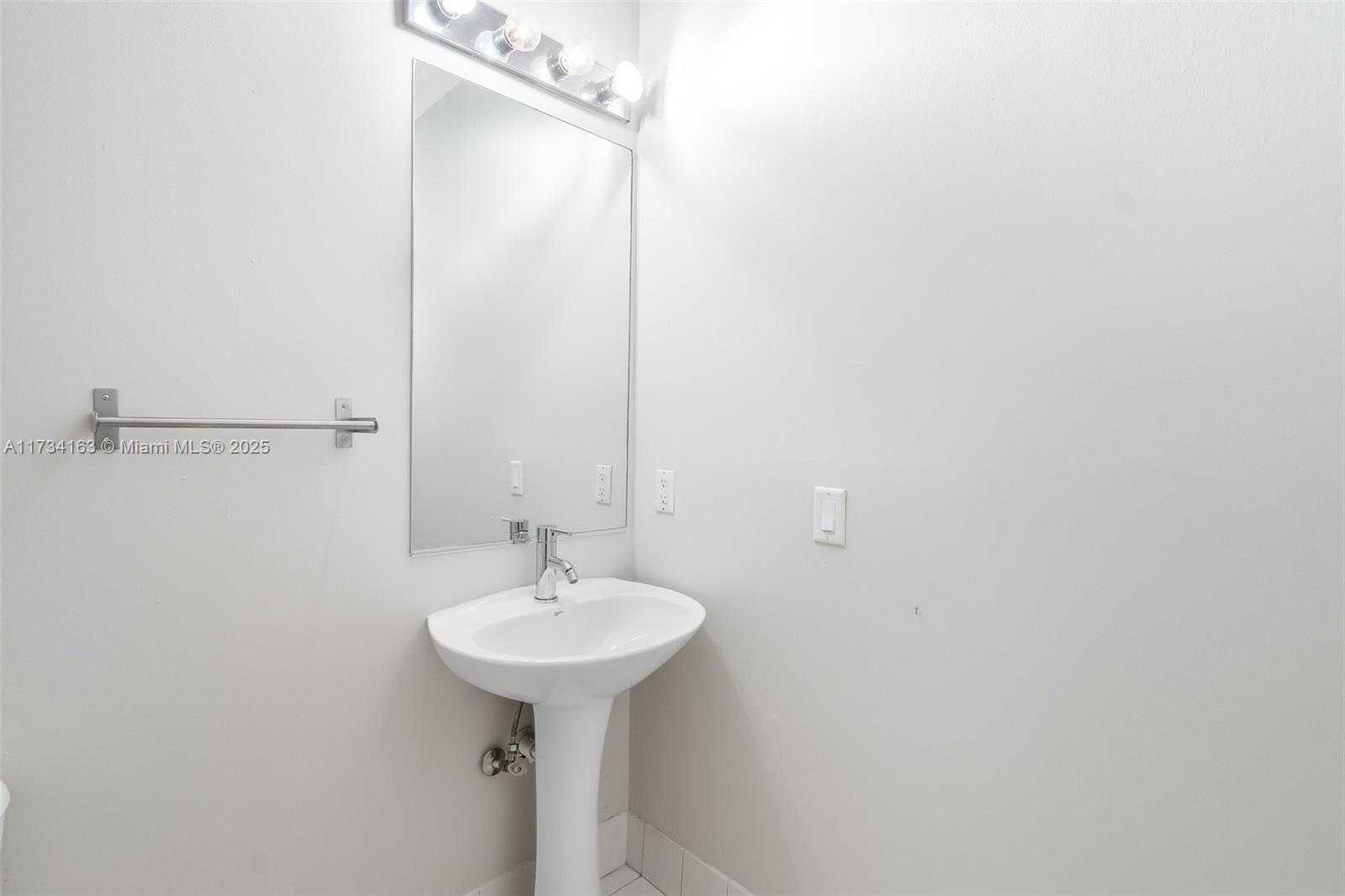 Small Image of 888 BISCAYNE BLVD #4810, Miami Number 19
