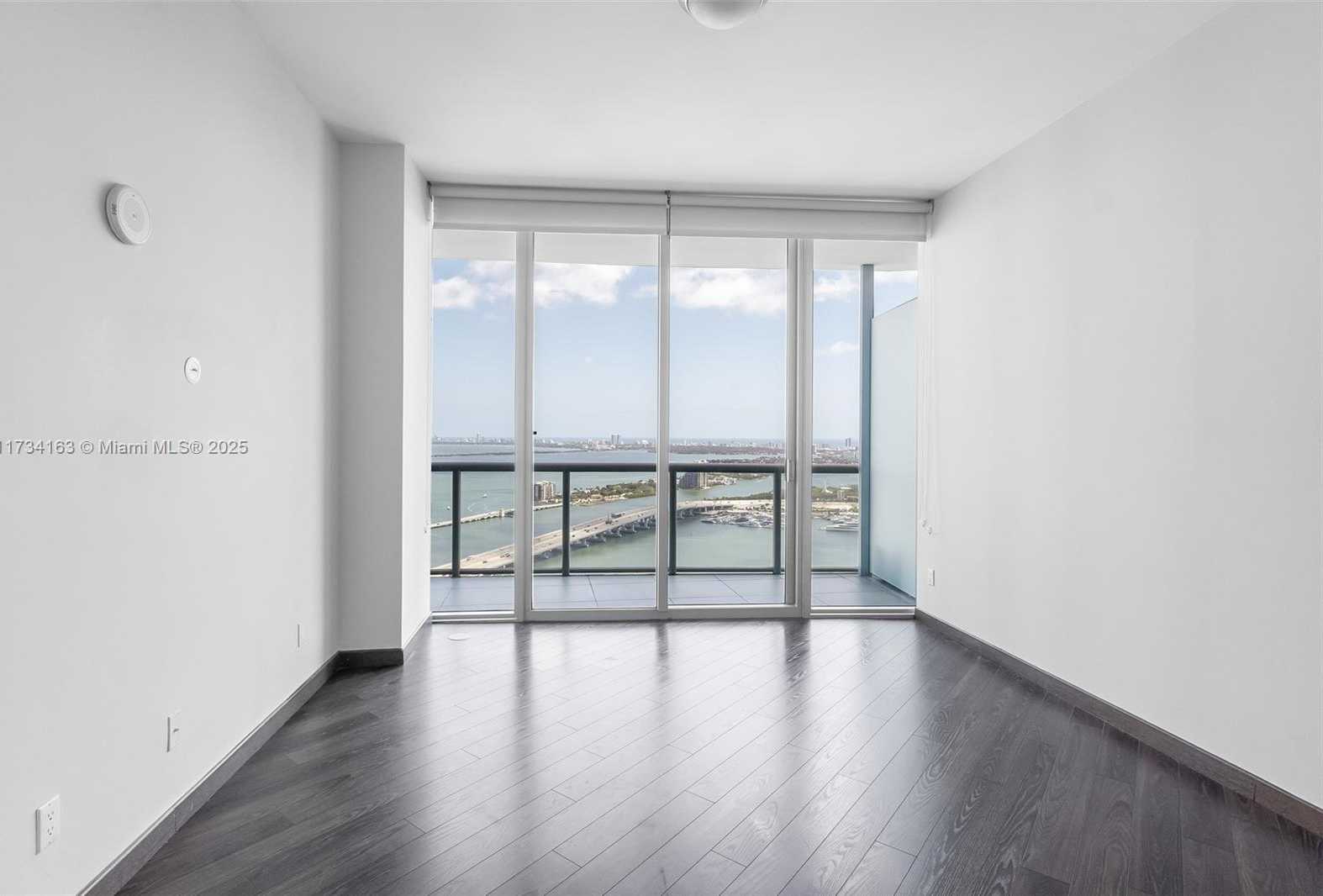 Small Image of 888 BISCAYNE BLVD #4810, Miami Number 9