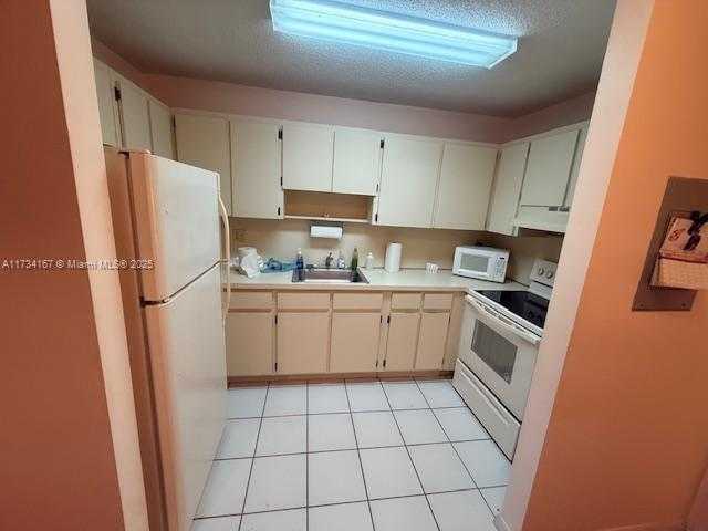 Small Image of 6420 SOUTH WEST 129TH PL #206, Miami Number 5