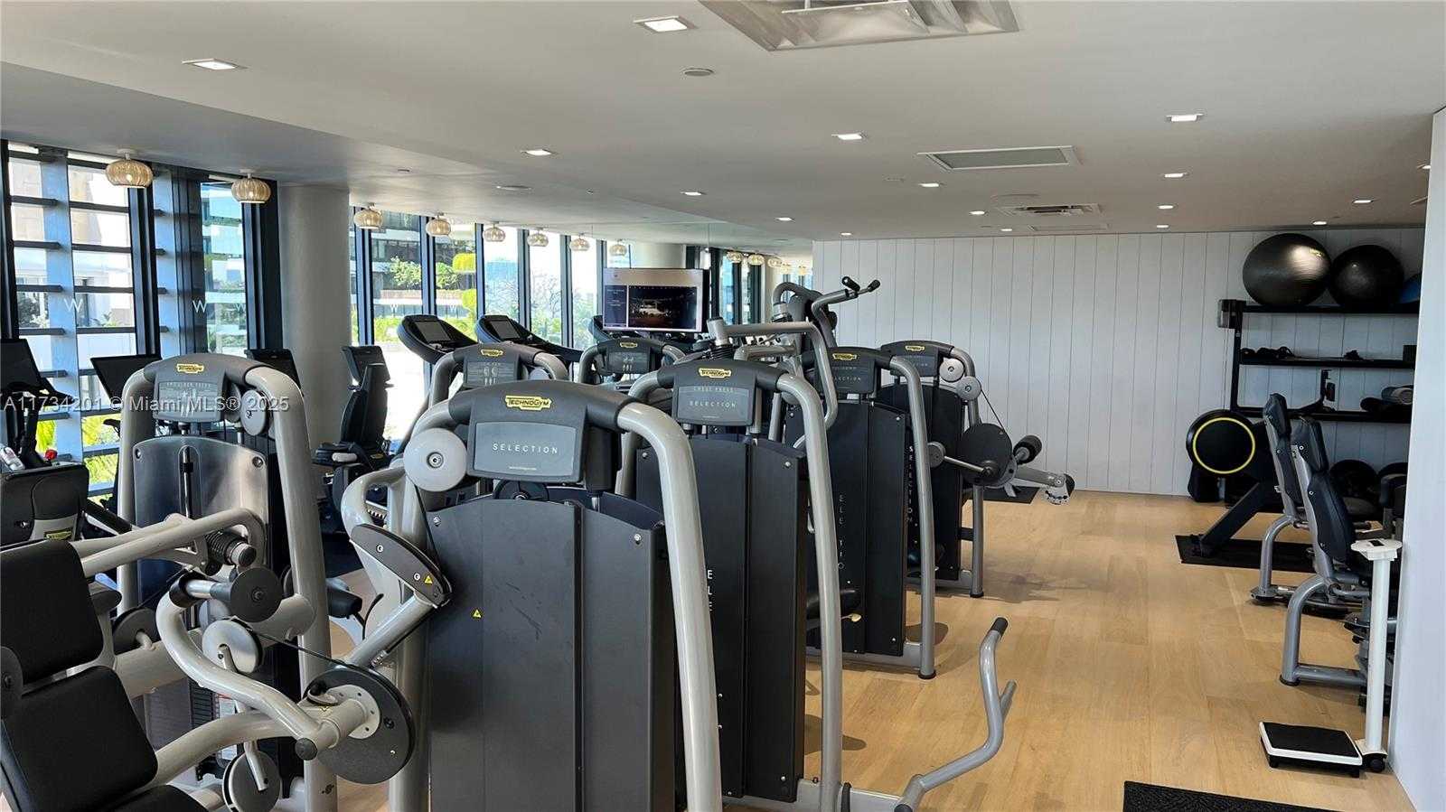 Small Image of 2201 COLLINS AVE #1102, Miami Beach Number 26
