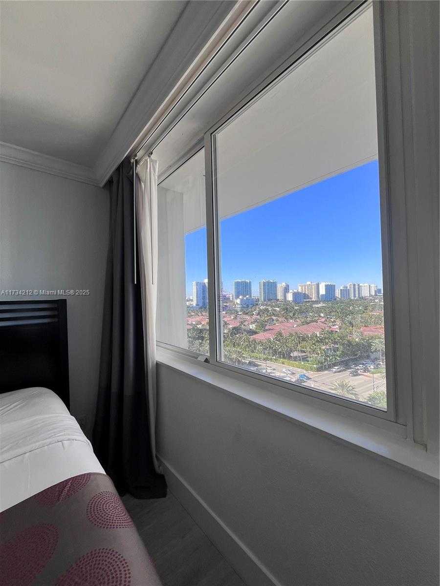 Small Image of 19201 COLLINS AVE #1126, Sunny Isles Beach Number 3
