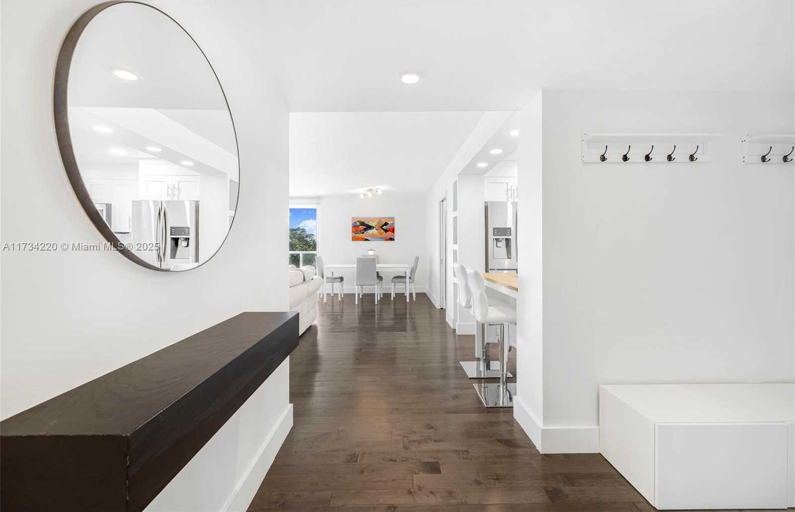 Small Image of 5750 COLLINS AVE #5B, Miami Beach Number 2