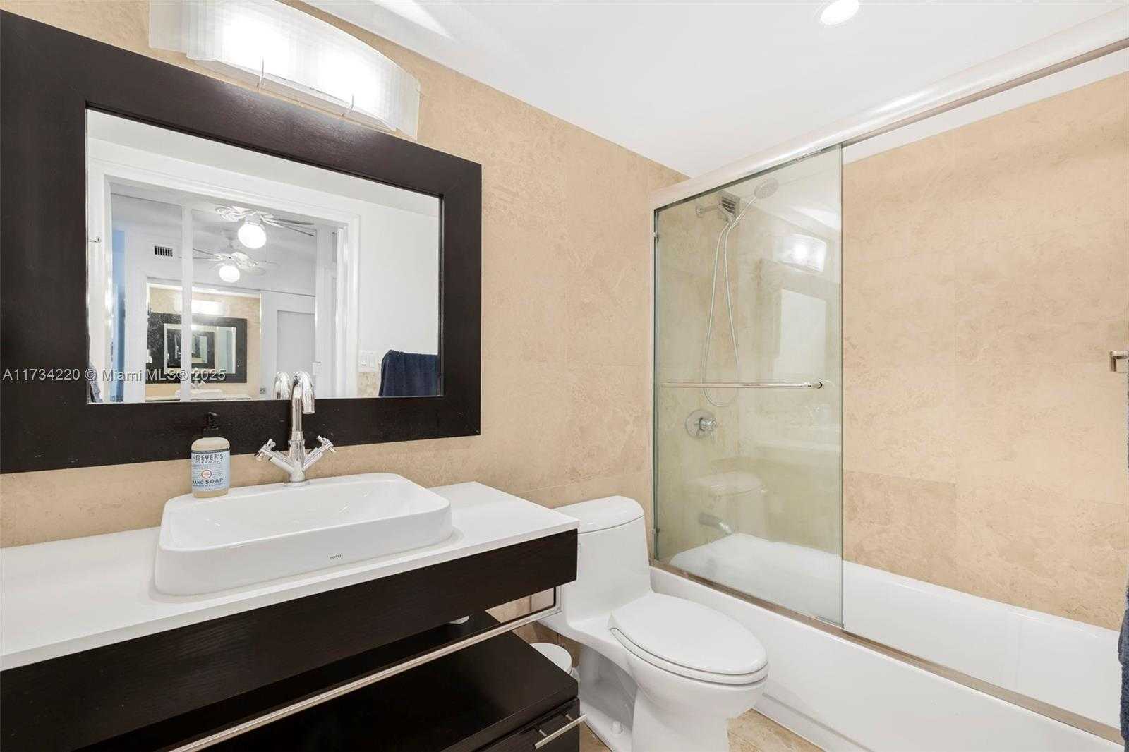 Small Image of 5750 COLLINS AVE #5B, Miami Beach Number 24