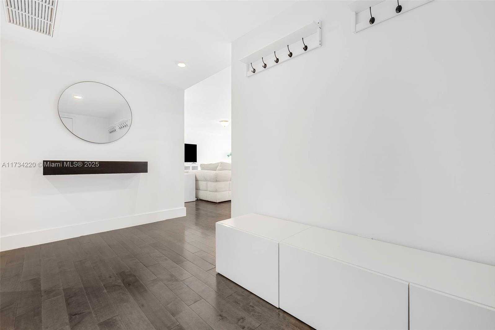 Small Image of 5750 COLLINS AVE #5B, Miami Beach Number 3