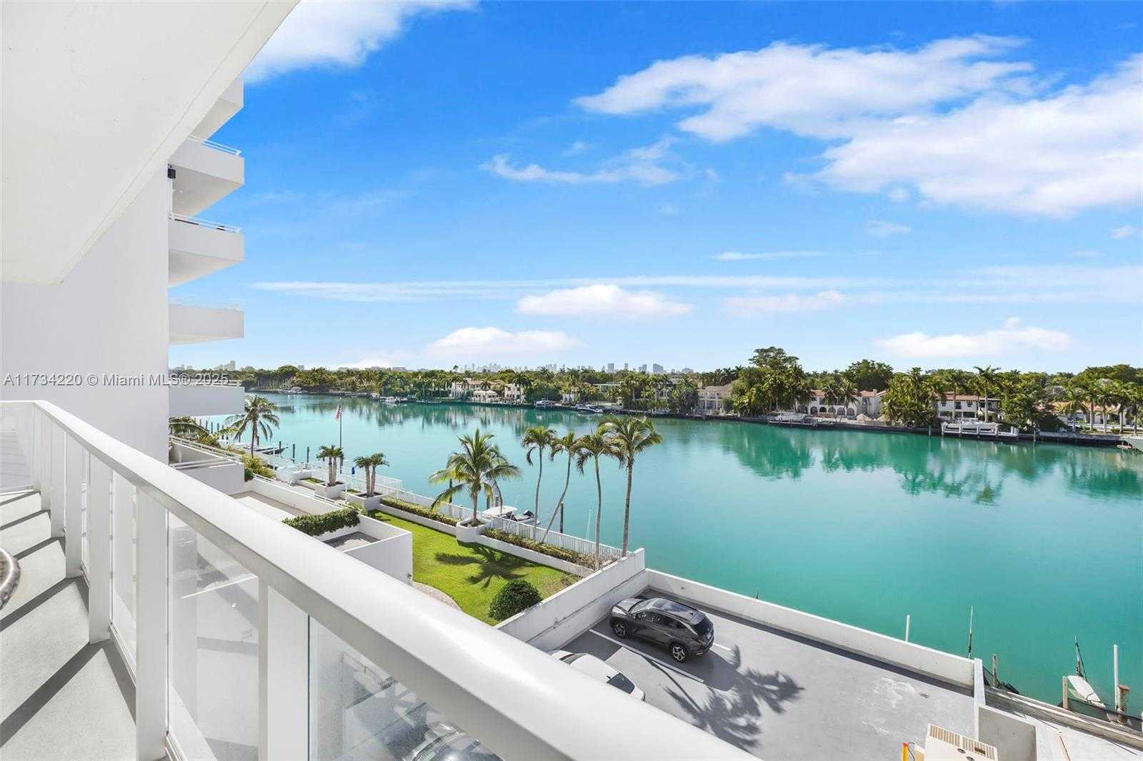 Small Image of 5750 COLLINS AVE #5B, Miami Beach Number 32