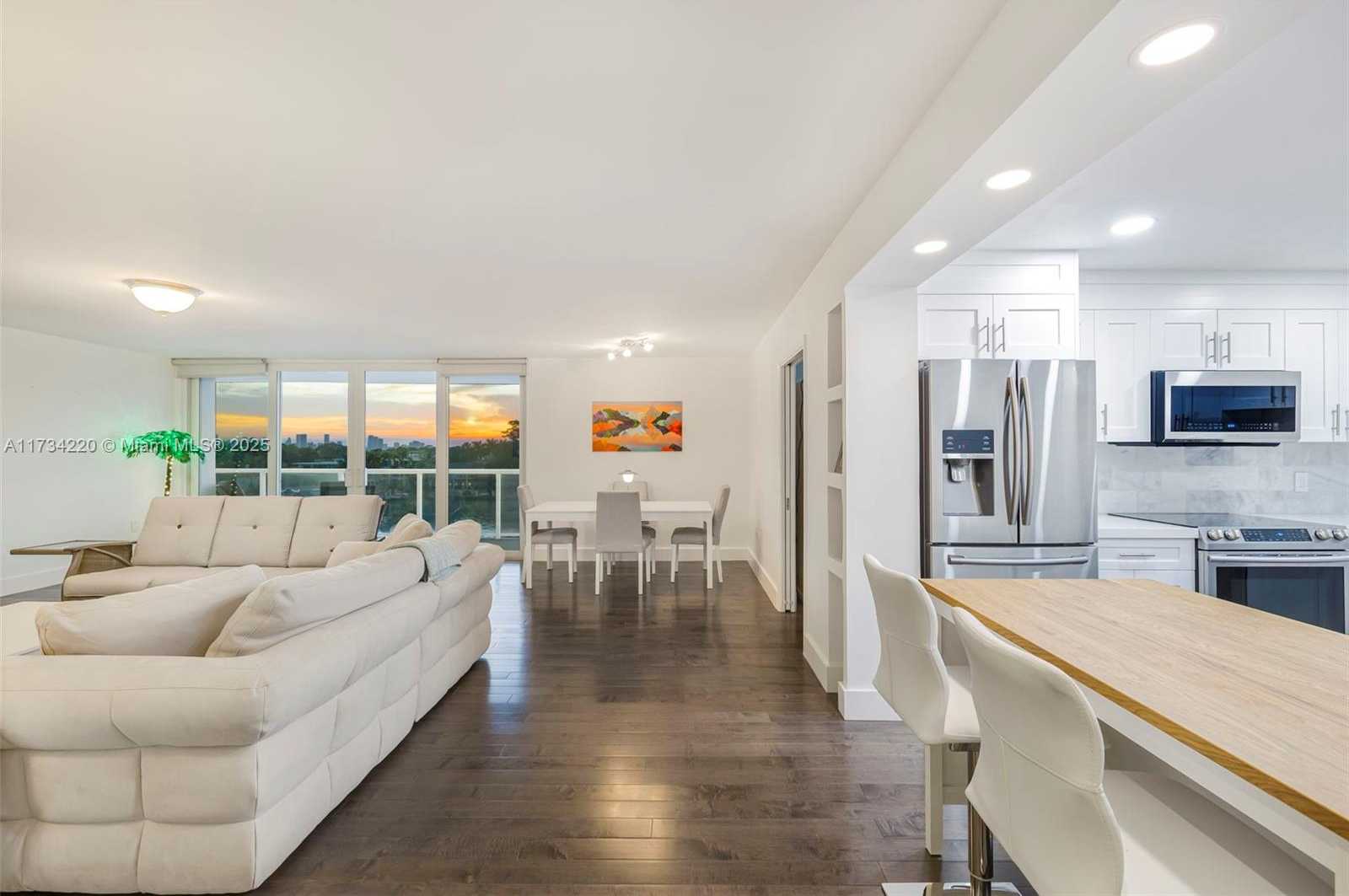 Small Image of 5750 COLLINS AVE #5B, Miami Beach Number 40