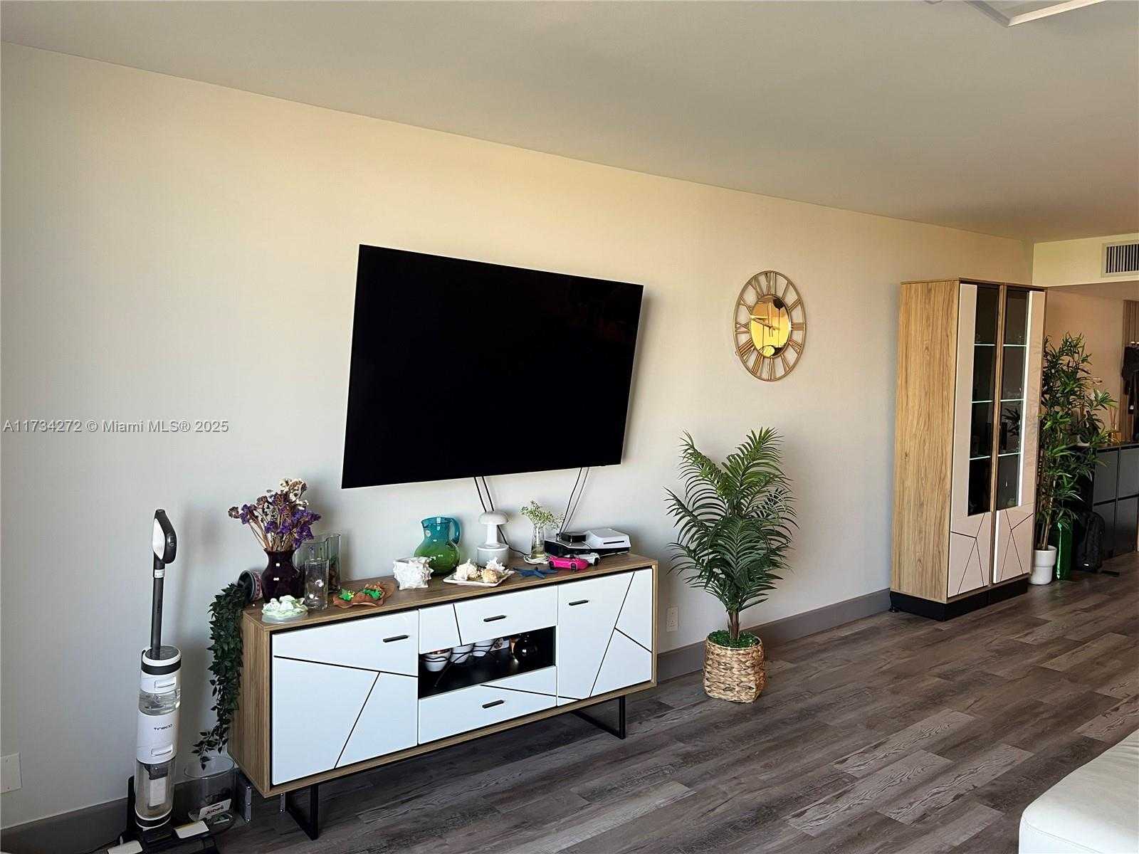 Small Image of 600 THREE ISLANDS BLVD #504, Hallandale Beach Number 5