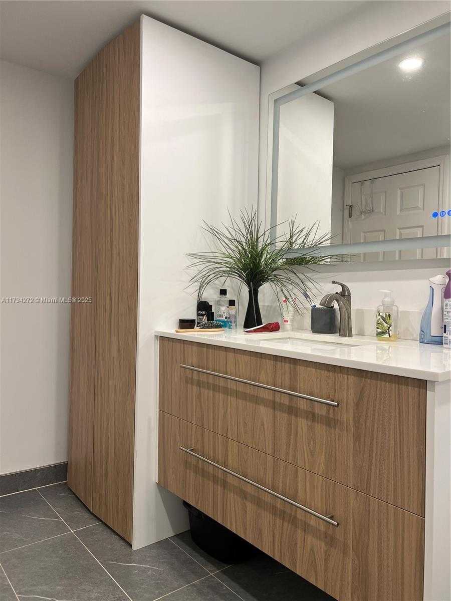 Small Image of 600 THREE ISLANDS BLVD #504, Hallandale Beach Number 8