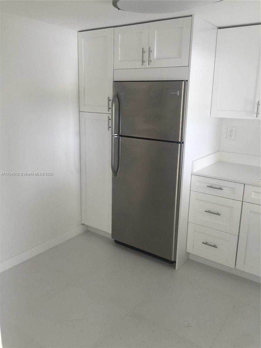 Small Image of 6900 BAY DR #5A, Miami Beach Number 3