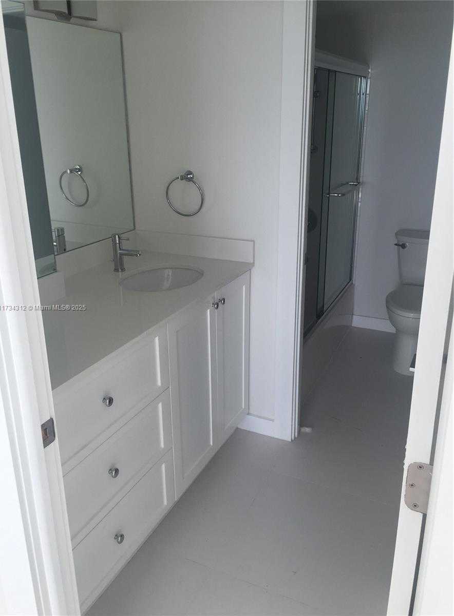 Small Image of 6900 BAY DR #5A, Miami Beach Number 5