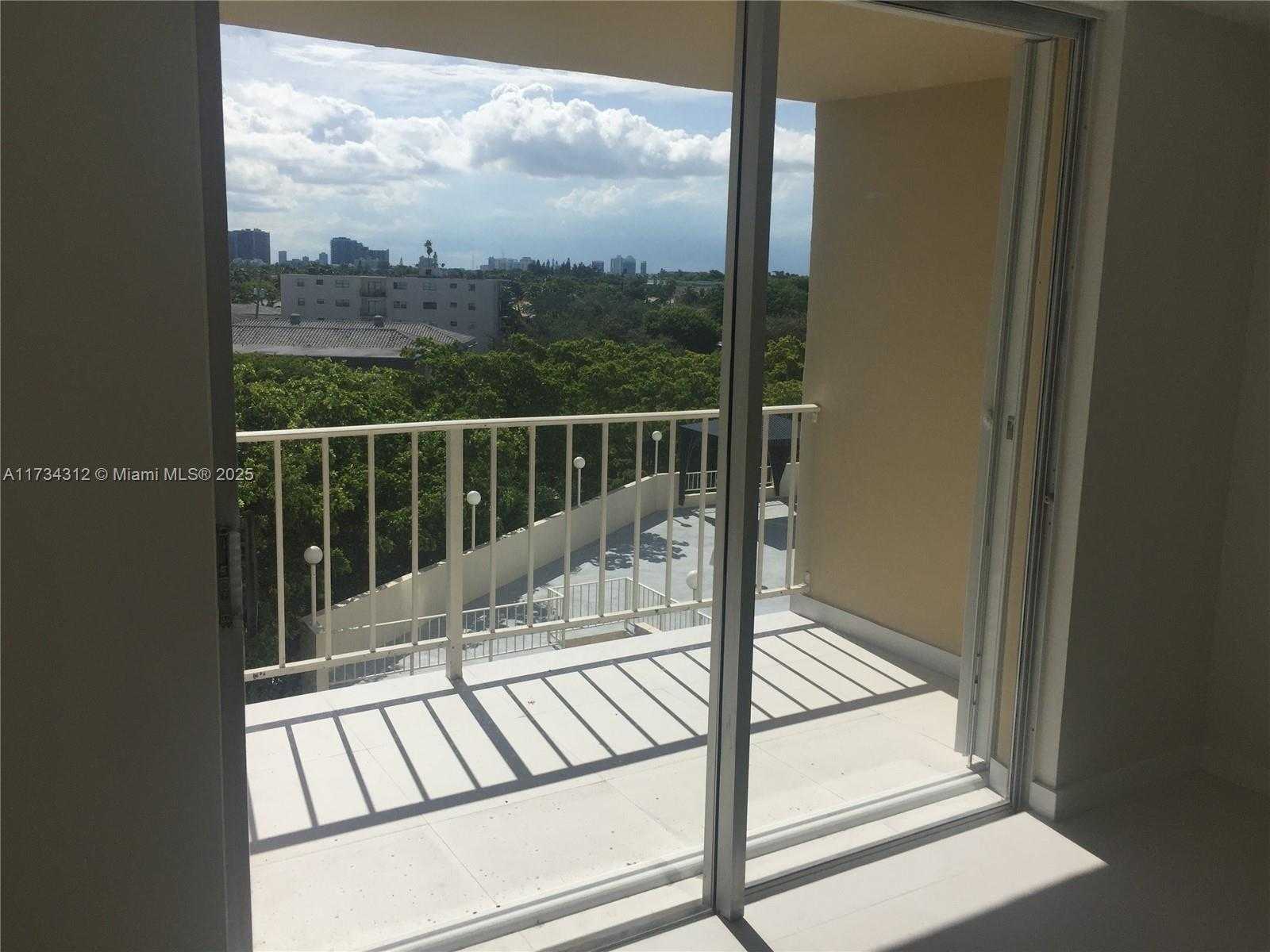 Small Image of 6900 BAY DR #5A, Miami Beach Number 6