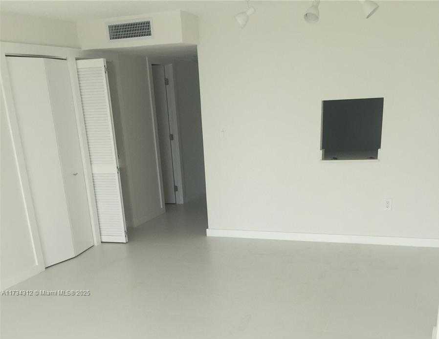 Small Image of 6900 BAY DR #5A, Miami Beach Number 7