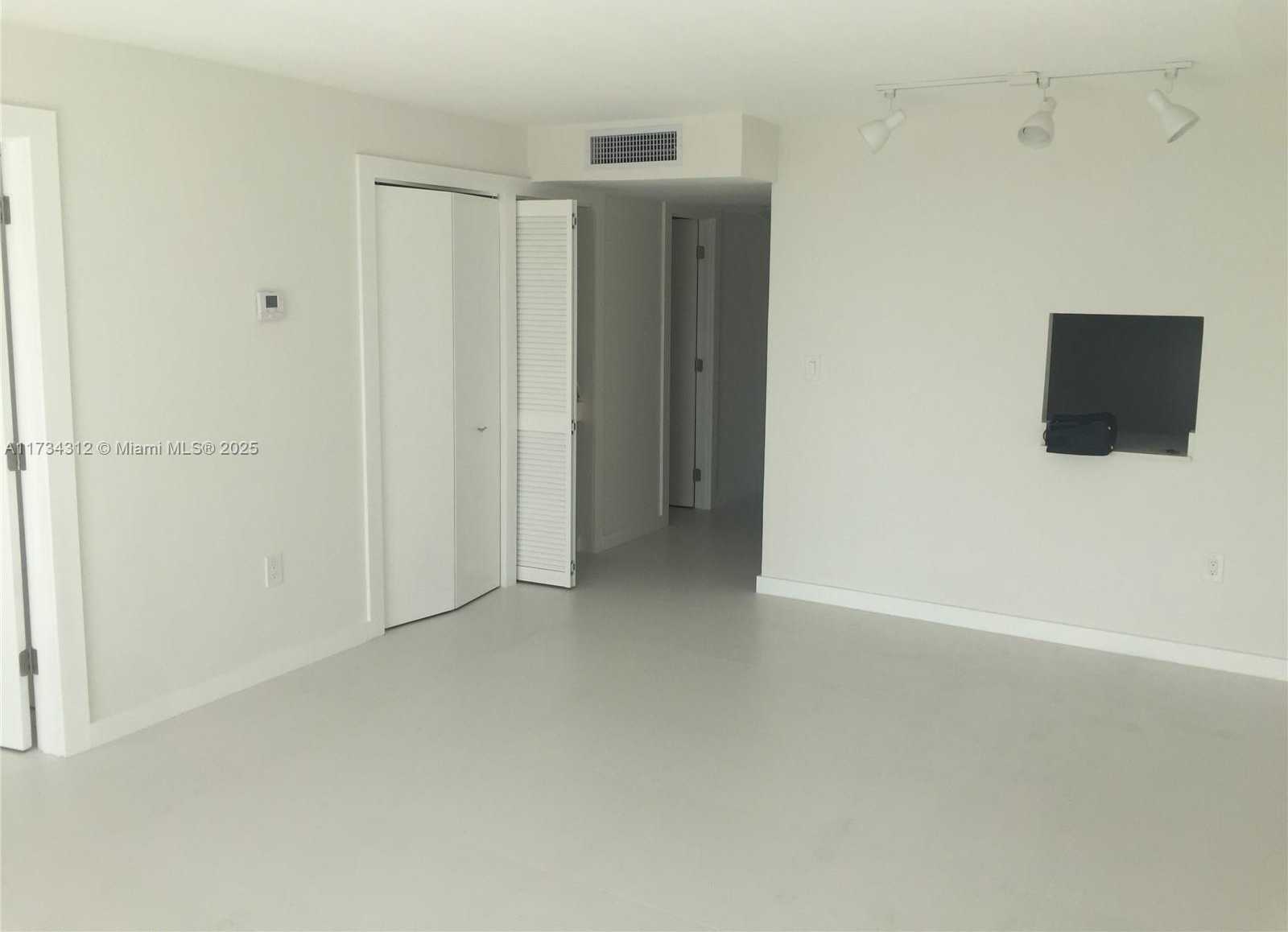 Small Image of 6900 BAY DR #5A, Miami Beach Number 8