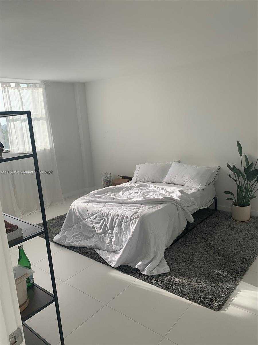 Small Image of 6900 BAY DR #5A, Miami Beach Number 9
