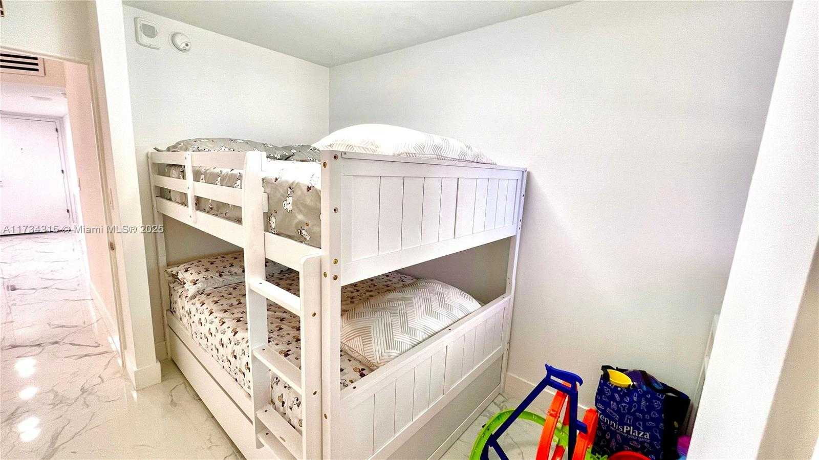 Small Image of 6039 COLLINS AVE #1210, Miami Beach Number 12