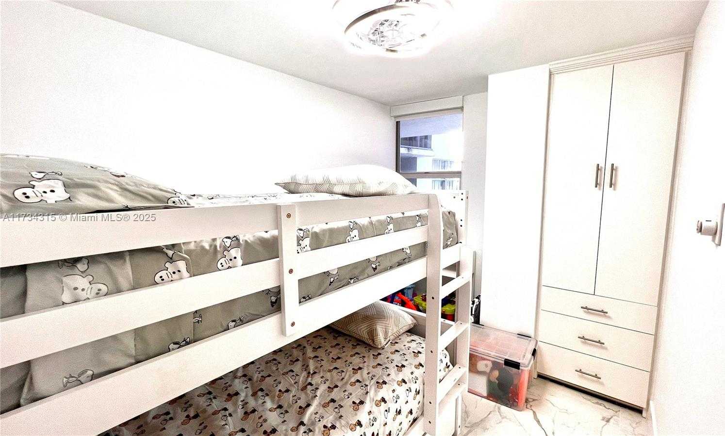 Small Image of 6039 COLLINS AVE #1210, Miami Beach Number 13