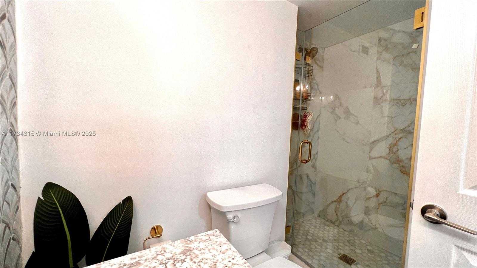 Small Image of 6039 COLLINS AVE #1210, Miami Beach Number 15