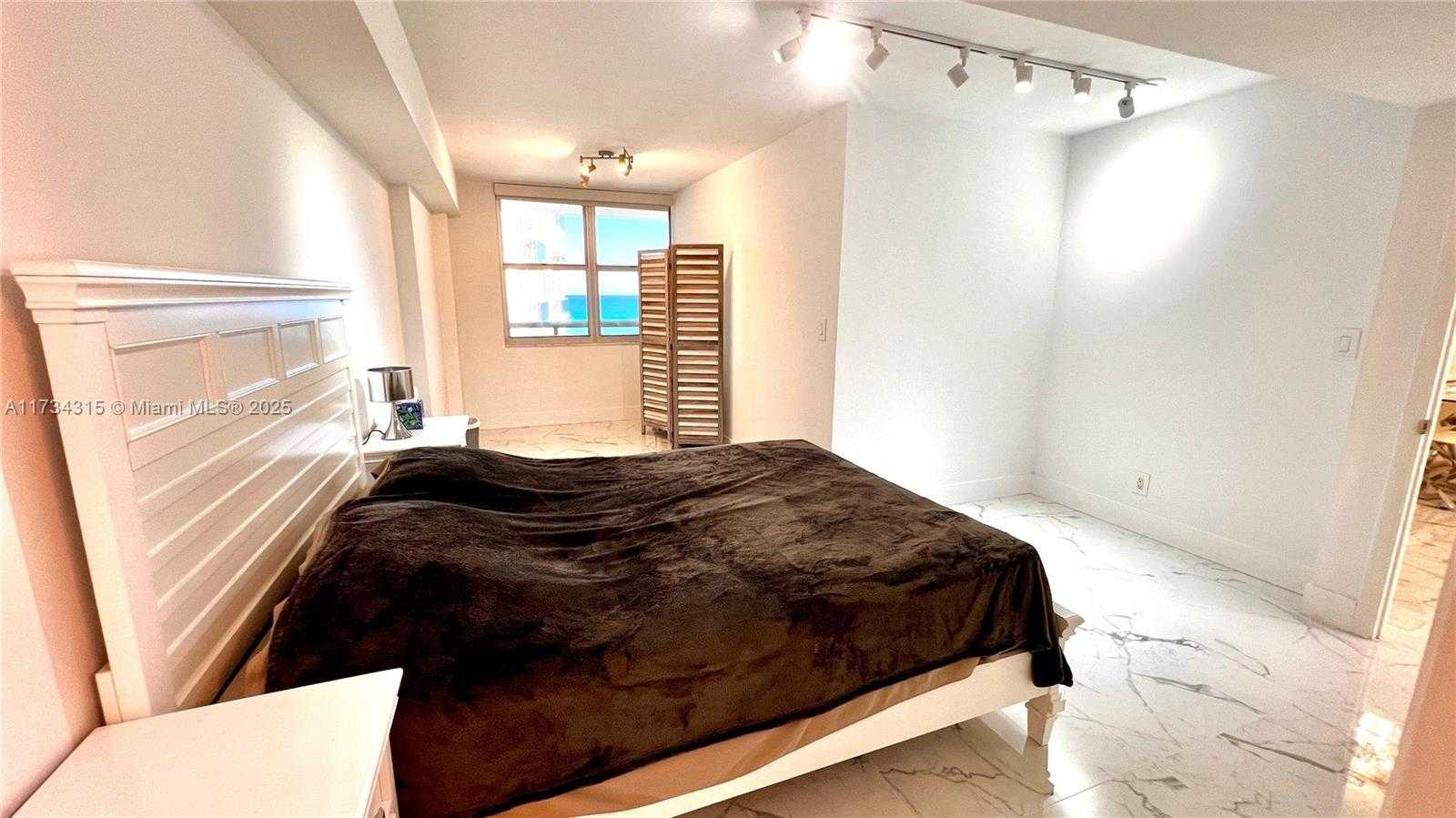 Small Image of 6039 COLLINS AVE #1210, Miami Beach Number 8