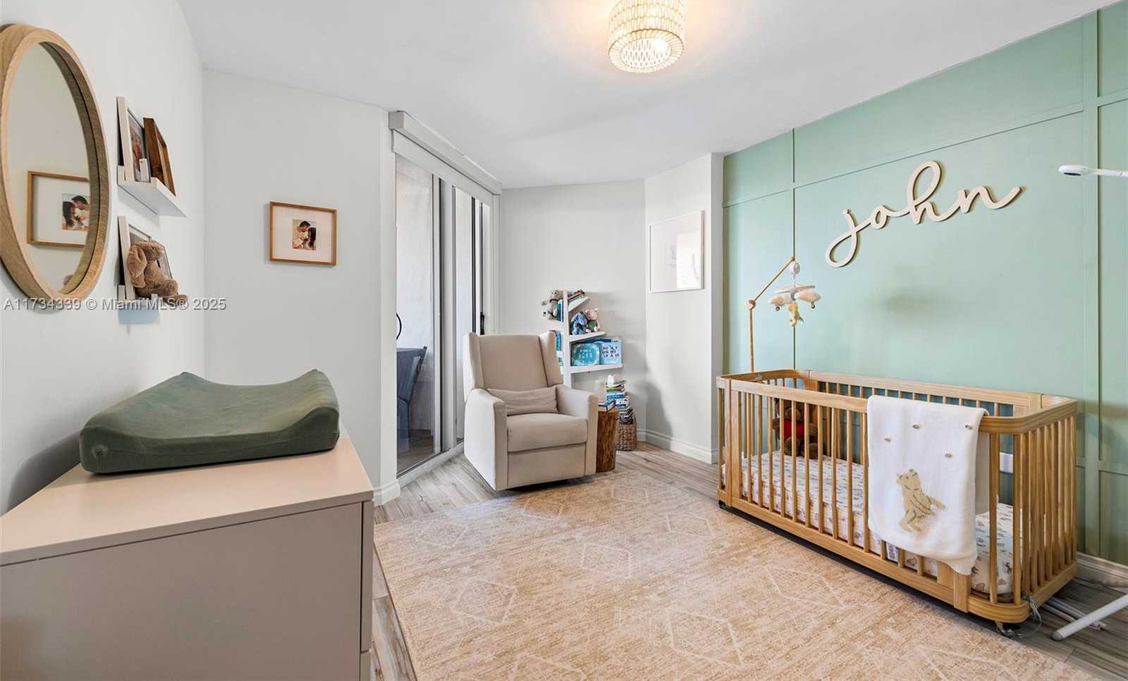 Small Image of 5555 COLLINS AVE #15Z, Miami Beach Number 13
