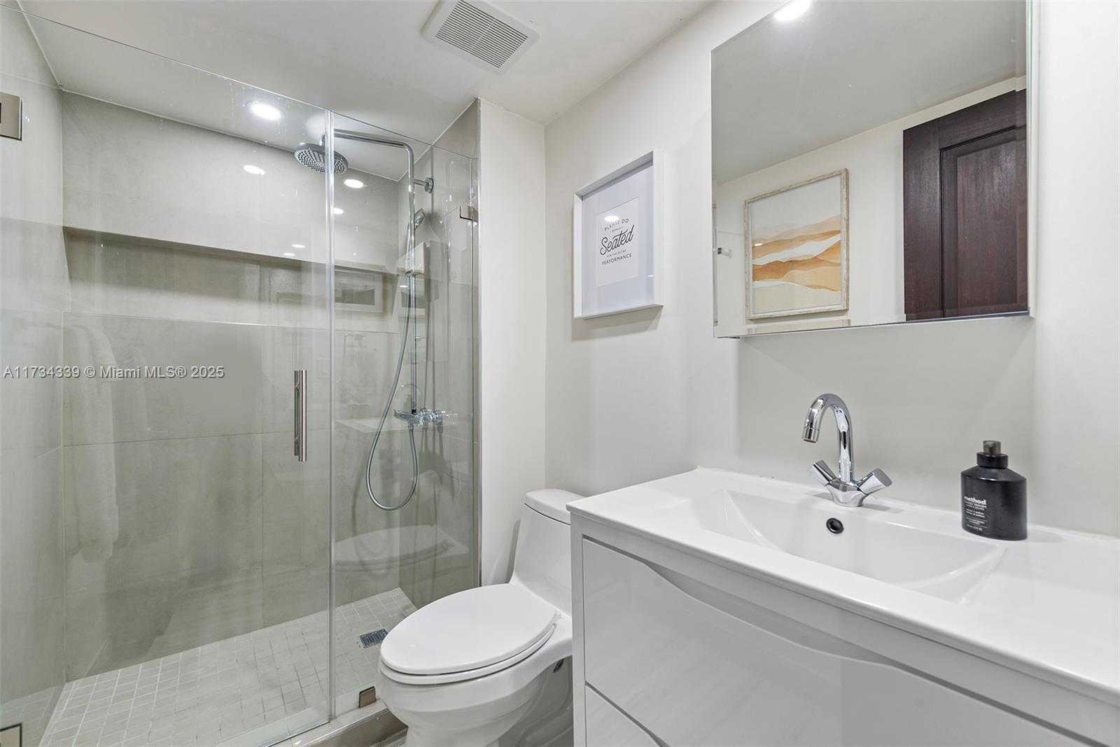 Small Image of 5555 COLLINS AVE #15Z, Miami Beach Number 15