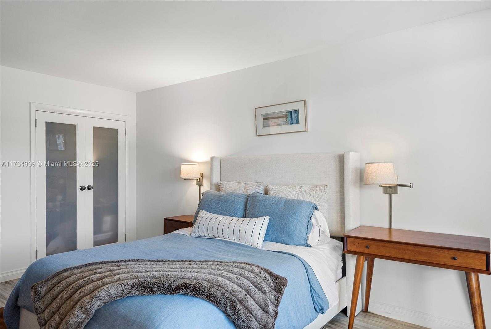 Small Image of 5555 COLLINS AVE #15Z, Miami Beach Number 21