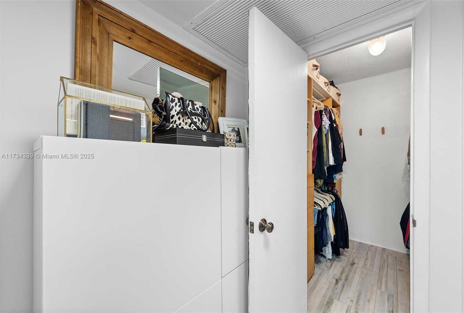 Small Image of 5555 COLLINS AVE #15Z, Miami Beach Number 22