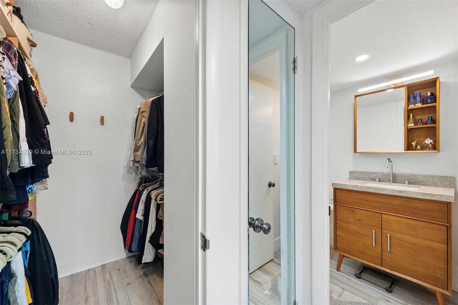 Small Image of 5555 COLLINS AVE #15Z, Miami Beach Number 23
