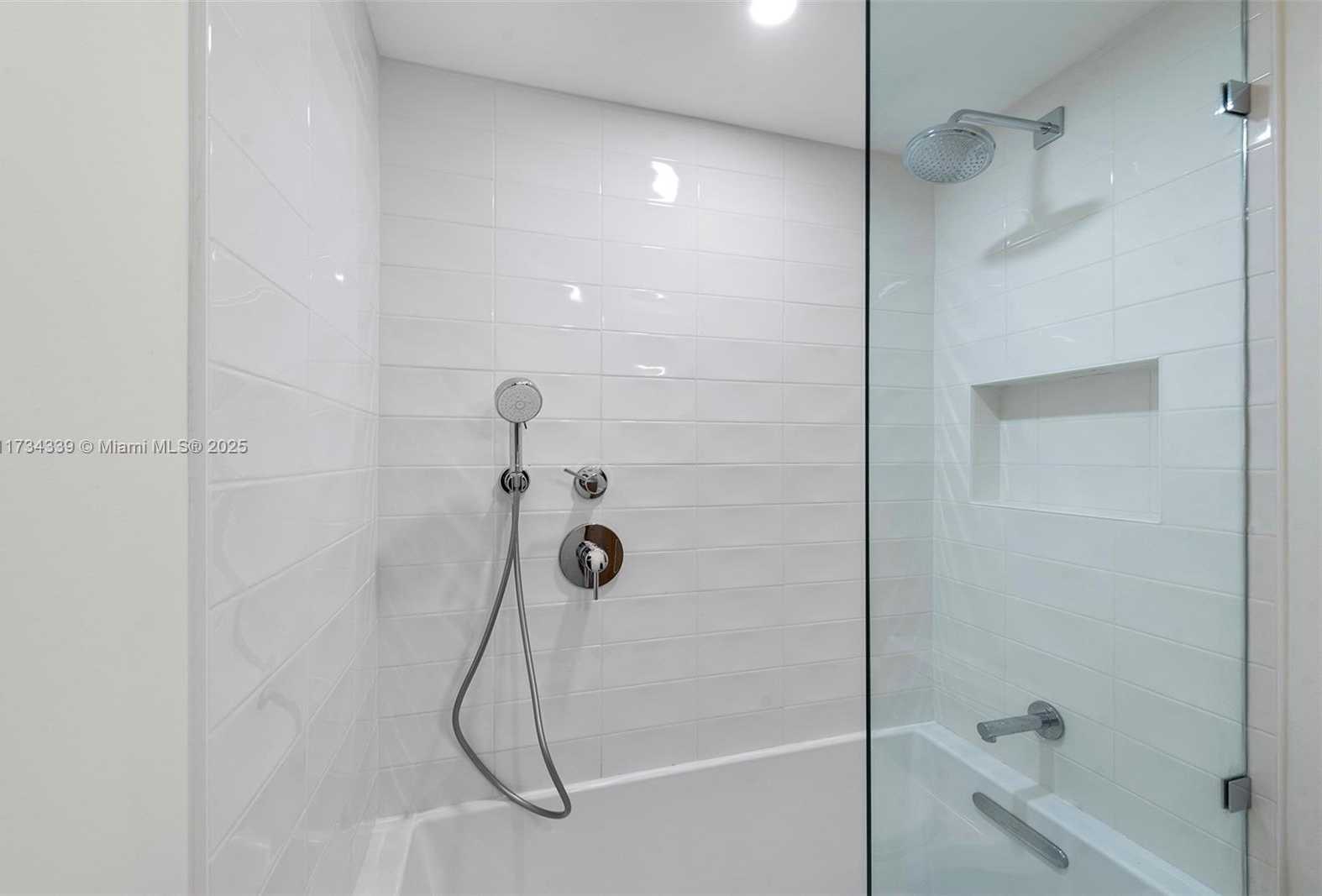 Small Image of 5555 COLLINS AVE #15Z, Miami Beach Number 24