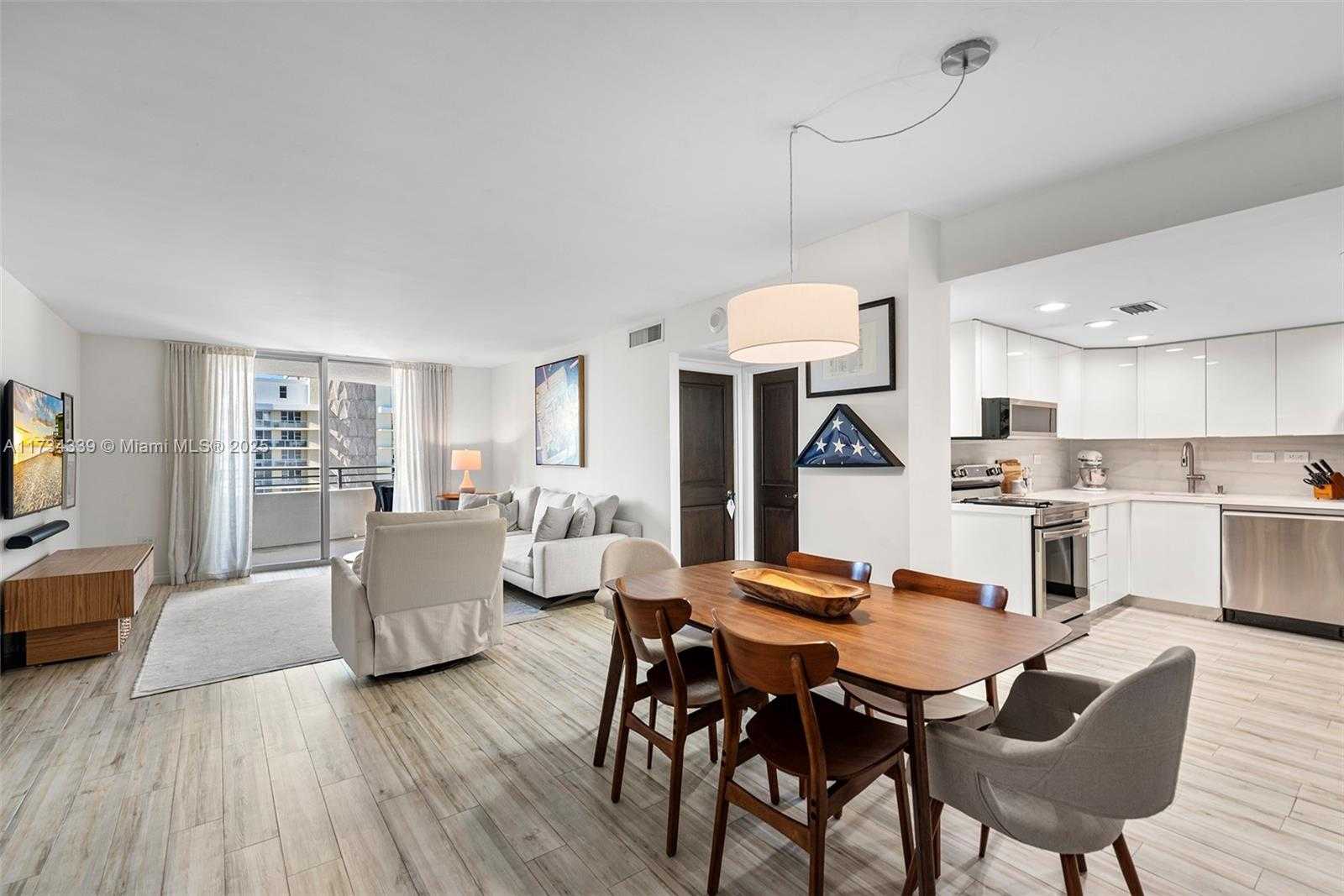 Small Image of 5555 COLLINS AVE #15Z, Miami Beach Number 4
