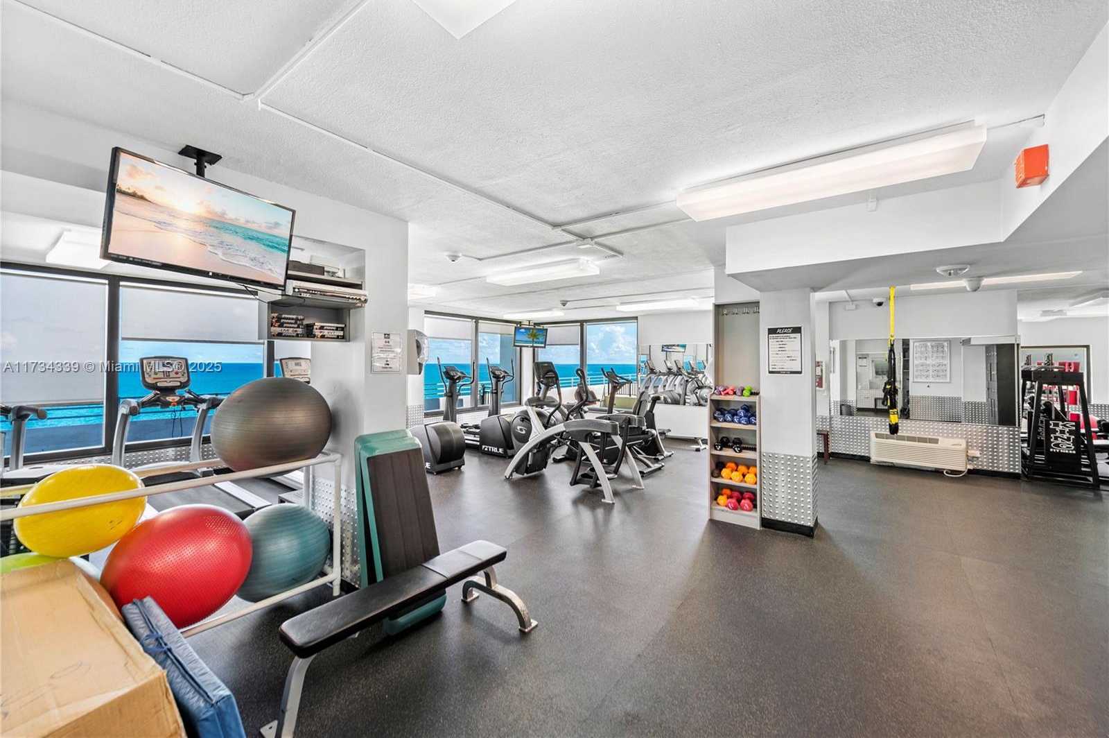 Small Image of 5555 COLLINS AVE #15Z, Miami Beach Number 43