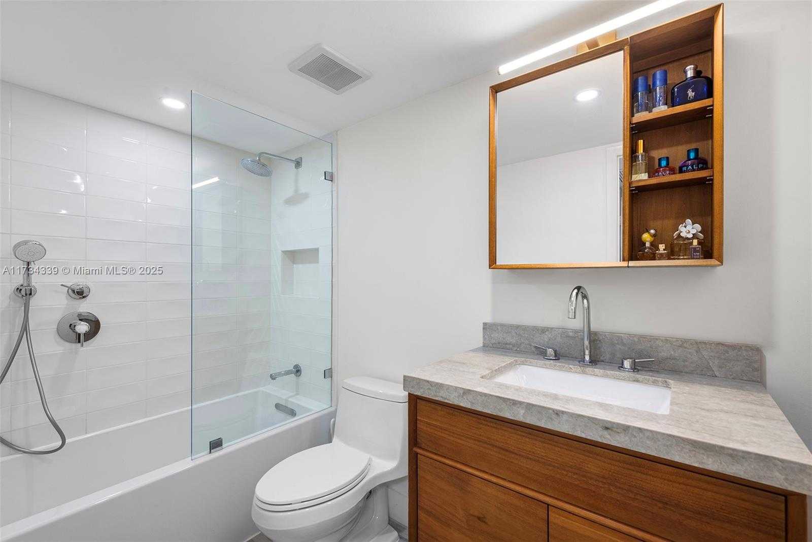 Small Image of 5555 COLLINS AVE #15Z, Miami Beach Number 9