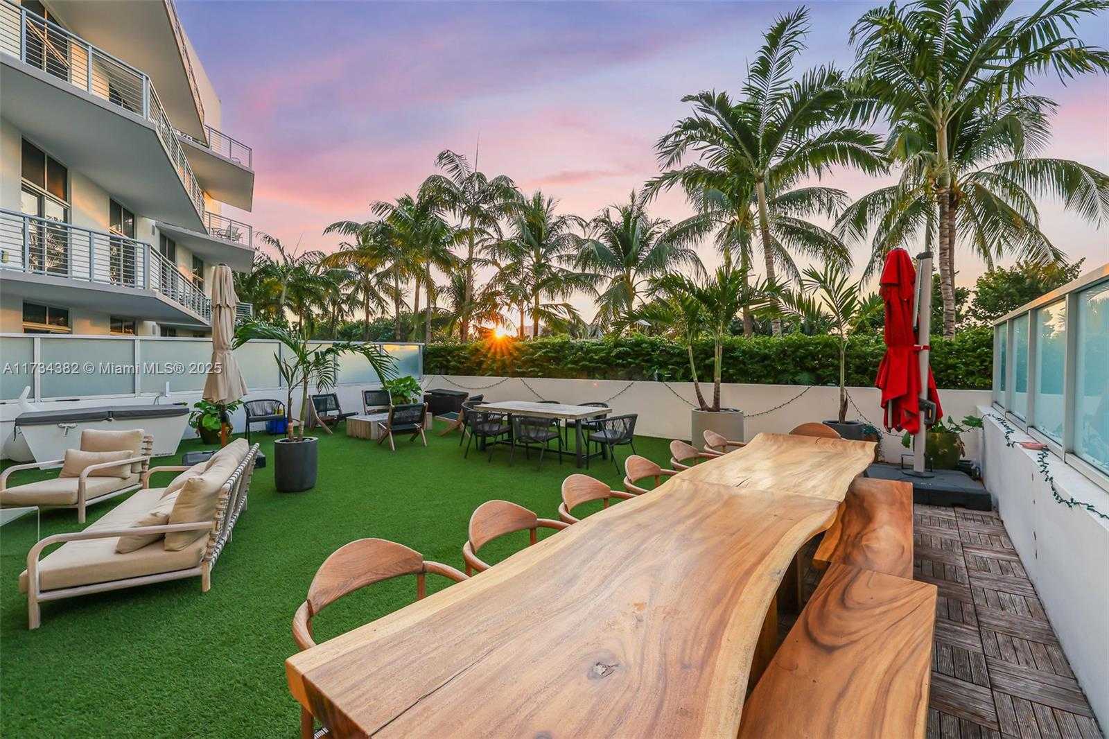 Small Image of 2001 MERIDIAN AVE #307, Miami Beach Number 17