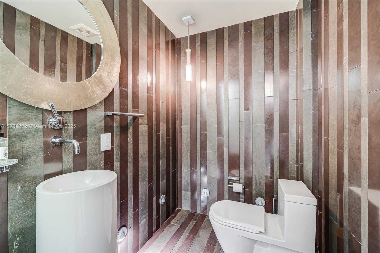 Small Image of 2001 MERIDIAN AVE #307, Miami Beach Number 21