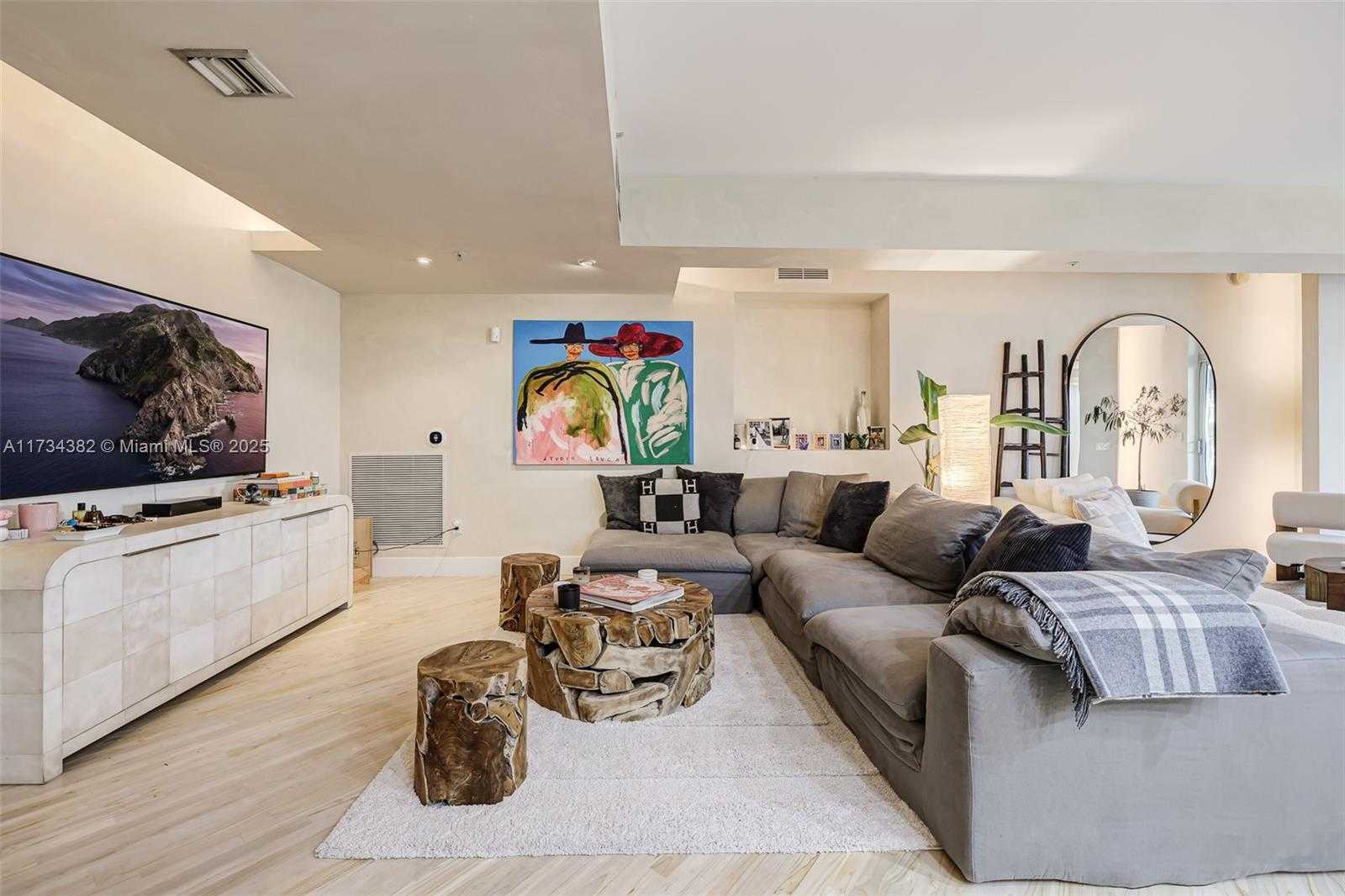 Small Image of 2001 MERIDIAN AVE #307, Miami Beach Number 4