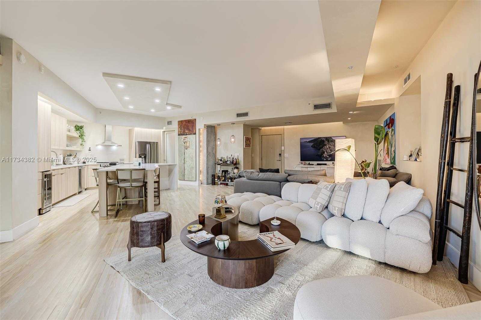 Small Image of 2001 MERIDIAN AVE #307, Miami Beach Number 6